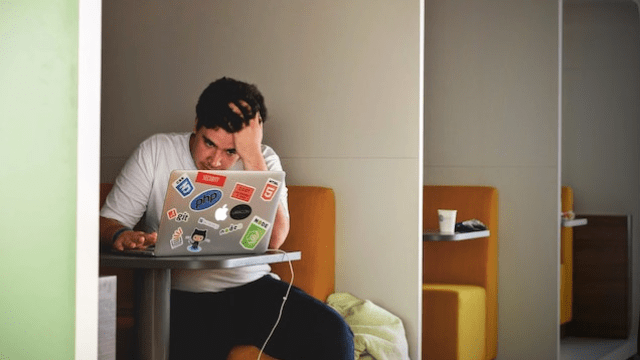 “Stresslaxation” : quand essayer de nous détendre nous stresse encore plus !